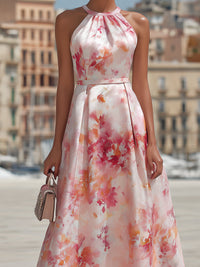Robe midi blanche et rose à fleurs, encolure haute, taille marquée, jupe évasée