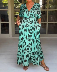 Robe longue imprimé léopard vert/bleu, décolleté V, manches courtes, ceinture à nouer