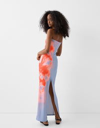 Robe midi bustier sans bretelles bleu clair motif fleuri rouge orangé avec fente