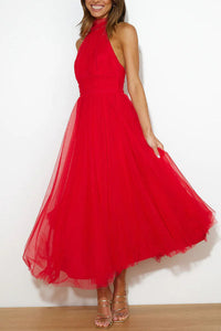 Robe midi Phoebe en tulle rouge, halter, jupe longue ample, tombé léger
