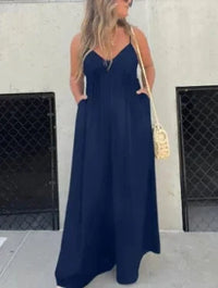 Combinaison col V bleu marine, bretelles fines et jambe ample, longueur maxi.