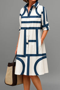 Robe midi chemise blanche à carreaux bleu et blanc, col, boutons, manches retroussées.