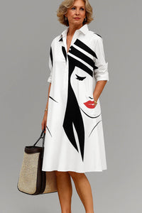 Robe midi blanche à imprimé noir et visage stylisé, col, boutons, manches 3/4.