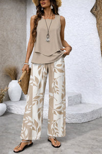 Ensemble estival beige : haut sans manches à volants et pantalon large à motifs feuillage.