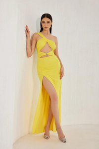 Robe longue jaune, buste torsadé avec découpe, fente sur le côté, coupe longue.