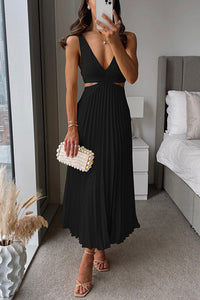 Robe longue plissée noire à décolleté en V et bretelles fines