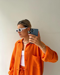 Ensemble chemise orange à poches et short assorti à cordon, deux pièces d’été.