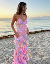 Robe longue à volants rose pastel, bretelles fines, motif floral, robe de plage
