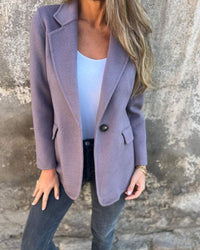 Blazer classique RENATA violet, revers, bouton et poches à rabat