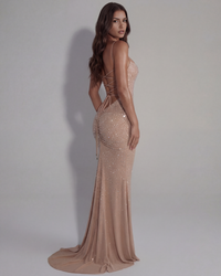 Robe longue champagne à sequins, dos lacé en X, silhouette sirène