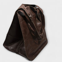 Sac de voyage surdimensionné en cuir marron, anses longues et poche intérieure