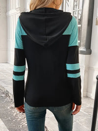 Sweat à capuche colorblock vert turquoise et noir vu de dos, capuche et manches longues