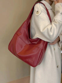 Sac porté épaule rouge cerise, anses épaisses, poche avec passepoil et surpiqûres