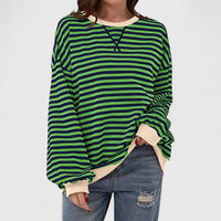 Pull ample rayé vert et bleu à encolure ronde, manches longues, bords côtelés