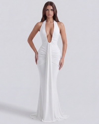 Robe de soirée blanche à décolleté plongeant, drapée et froncée