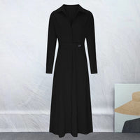 Robe longue élégante noire à col, coupe droite et ceinture discrète