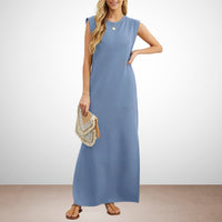 Robe longue fluide sans manches bleu clair, encolure ronde, coupe ample.