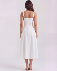 Robe midi blanche Aurora vue de dos, bretelles fines et corsage laçé