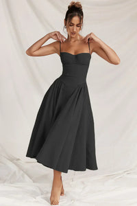 Robe midi corset sans manches gris foncé, bretelles fines et jupe évasée plissée