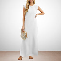 Robe longue fluide sans manches blanche, encolure ronde, tombé fluide.