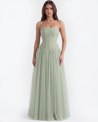 Robe longue bustier vert sauge à corsage ajusté et jupe évasée plissée