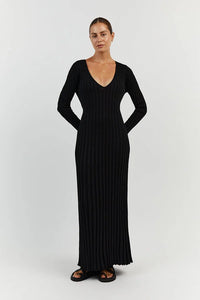Robe midi en maille côtelée noire, encolure V, manches longues, coupe droite.