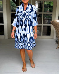 Robe midi Talia à imprimé bleu et blanc, col en V, manches trois-quarts évasées