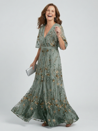 Robe longue fluide Selora vert sauge à imprimé fleurs, décolleté en V, manches courtes