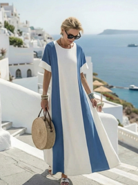 Robe longue manches courtes bleu et blanc, encolure ronde, coupe ample et fluide