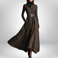 Robe-chemise à carreaux marron-vert, fermeture boutonnée, ceinture avec boucle, manches longues