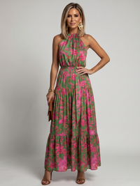 Robe midi sans manches à encolure haute drapée, motif floral vert et rose.
