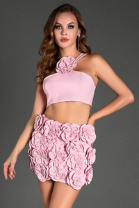 Ensemble rose studio : top halter sans manches et mini-jupe à fleurs 3D