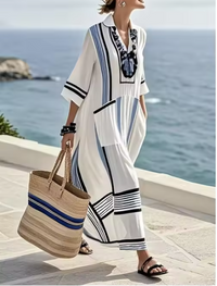 Robe longue patchwork rayée blanche, bordures bleues et noires, manches courtes