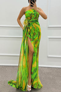 Robe longue plissée à imprimé vert, bustier bandeau et fente frontale