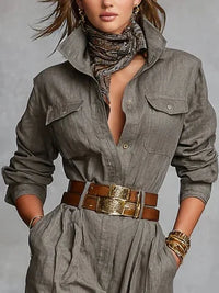 Combinaison en lin et coton grise, col chemise, poches poitrine, ceinture tressée