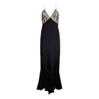 Robe longue Noreia noire : empiècements en résille au buste, longueur maxi avec volant.