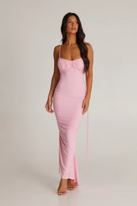 Robe longue dos nu rose pâle, bretelles fines à nouer, fronces au haut, maxi.