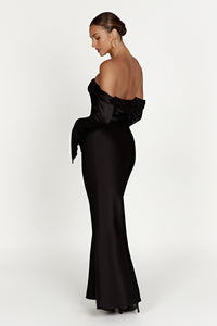 Robe longue Gisella™ noire, vue de dos, décolleté et manches drapées