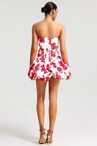 Robe courte sans manches à bandeau, dos dégagé, imprimé floral rouge sur blanc