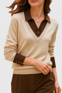 Pull beige effet superposé, col et poignets brun foncé, maille en V.