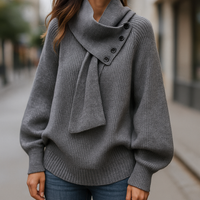 Pull col écharpe gris anthracite, boutons noirs, coupe ample manches longues