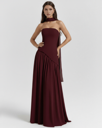 Robe longue bordeaux sans bretelles, jupe plissée froncée à pan asymétrique