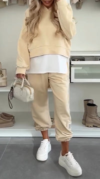 Ensemble tailleur : sweat à capuche bicolore beige et pantalon jogging assorti