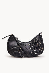Sac à main noir semi-lune, sangles à boucles, poches zippées et rivets métalliques