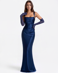 Robe longue satin bleu marine à bretelles, taille cintrée et encolure carrée