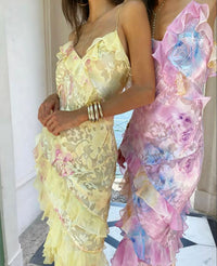 Deux robes longues à volants : jaune pâle et rose pâle, motifs floraux, bretelles