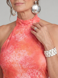 Robe longue corail à col haut, imprimé dégradé, tissu fluide sans manches