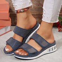 Sandales orthopédiques Ensley bleu marine, brides à strass et semelle épaisse.