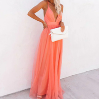 Robe longue corail clair en tulle, taille marquée, décolleté en V