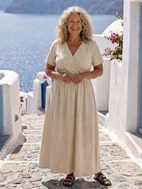 Robe midi portefeuille beige manches courtes, encolure cache-cœur et plis à la taille.